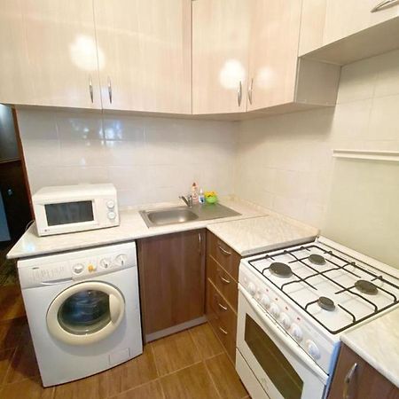 Квартира Напротив Аэропорта Apartman Turksib Kültér fotó